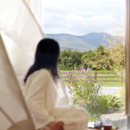 Ballygarry Estate & ترالي