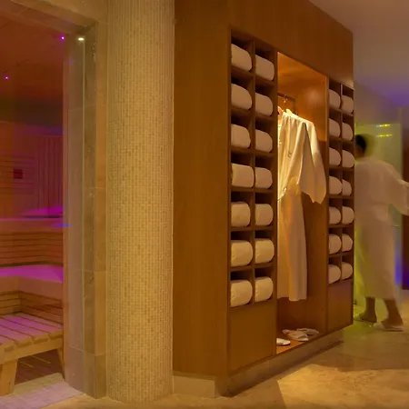 Ballygarry Estate & ترالي